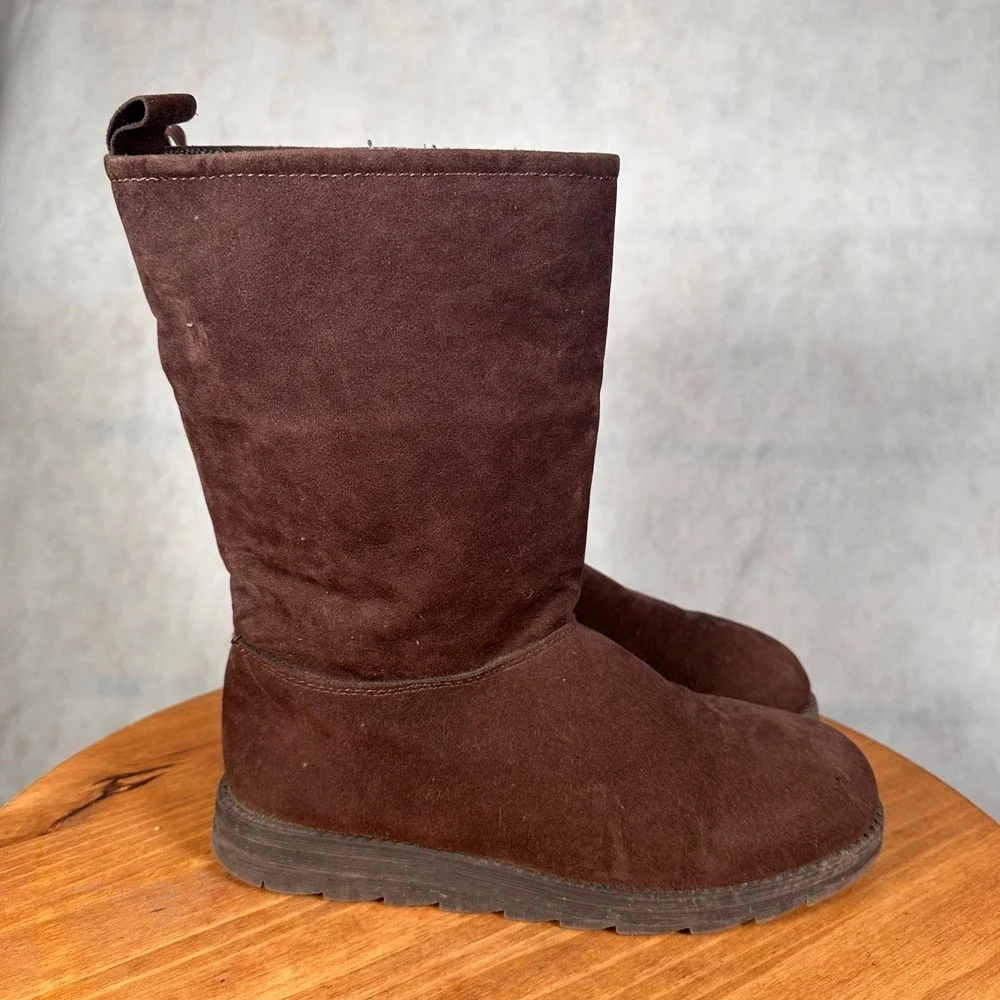 Muk Luks Faux Suede Boots Womens Size 8 Brown Good Knit Lined Mid Calf Pull On